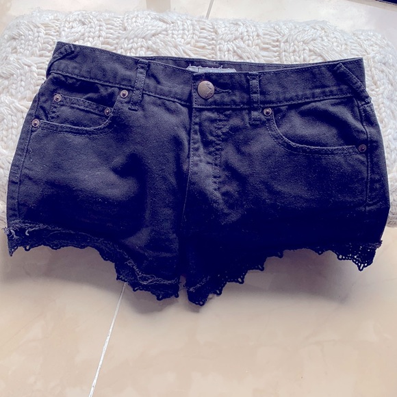 Free People women’s lace trim denim shorts solid black size 27 - Picture 4 of 7